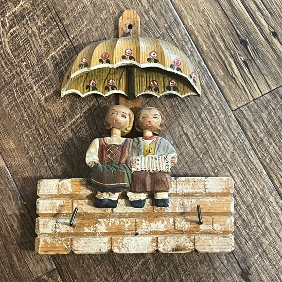 Vintage Anri Carved Wood Key Holder Singing Children Moveable Head Umbrella - Picture 2 of 8